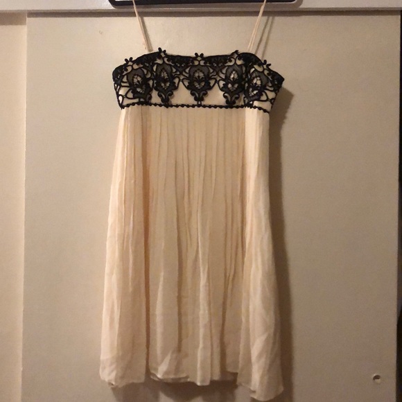 Laundry By Shelli Segal Dresses & Skirts - 3for$15Laundry Shelli Segal beige chiffon blk lace